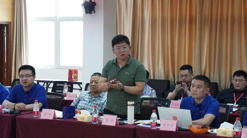 江苏省饲料工业协会到访esball世博官网集团参观交流