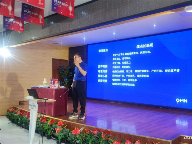 esball世博官网摄影大赛作品《专注精微》